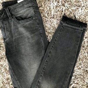 Two by Vince Camuto woman’s skinny jeans